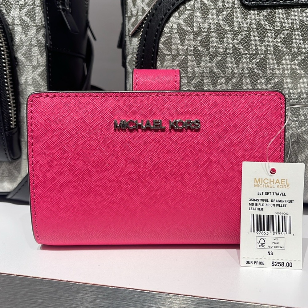 Michael Kors Medium Saffiano Leather Bifold Wallet
NWT - Picture 9 of 16